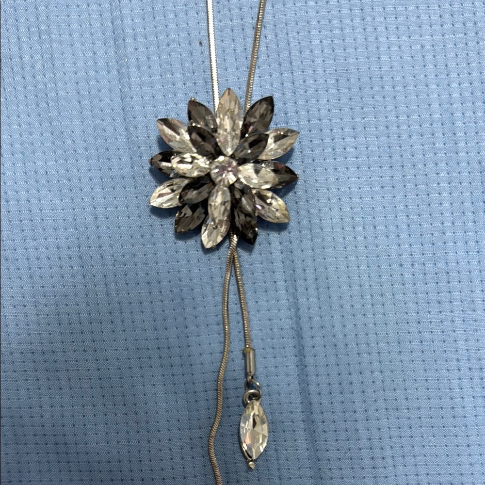 Elegant Silver and Black Floral Necklace